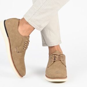 Modern men’s derby/dress shoe. NEW IN BOX.